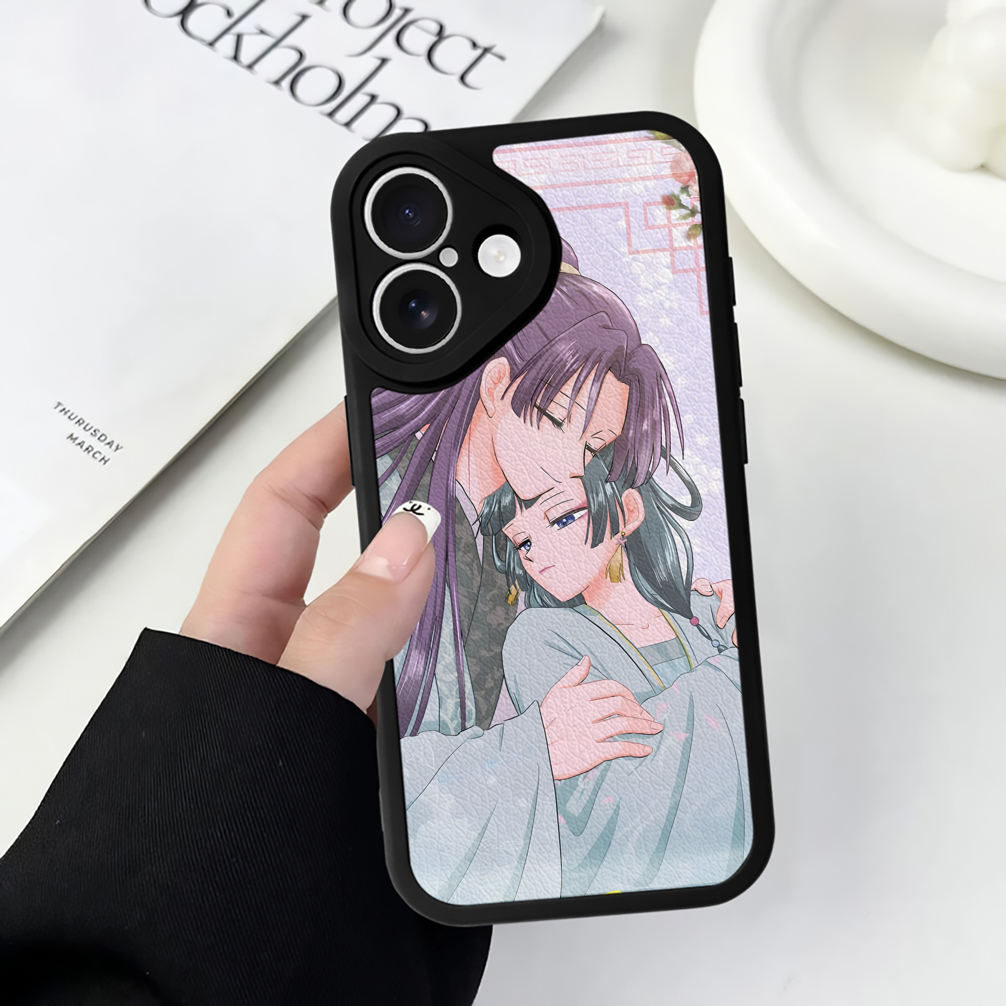 （画像用） 薬屋のひとりごと The Apothecary Diaries 【iPhone 16シリーズ対応】シリコンスマホケース（レザー調） 材質：シリコン